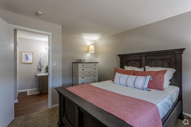1B, 1BA - 560 SF Ayers - Bedroom