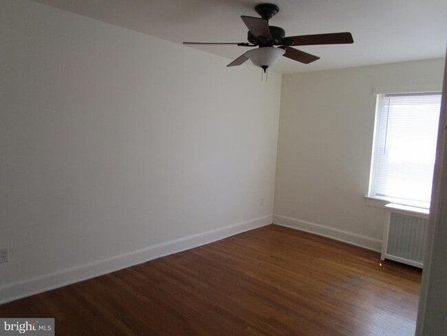 Photo - 385 E King St