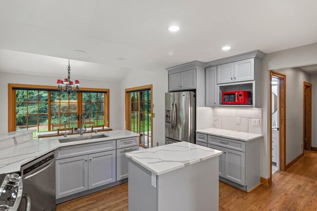 Photo - 6989 Wilson St