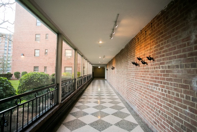Lobby Walkway - Harclay House Apartments