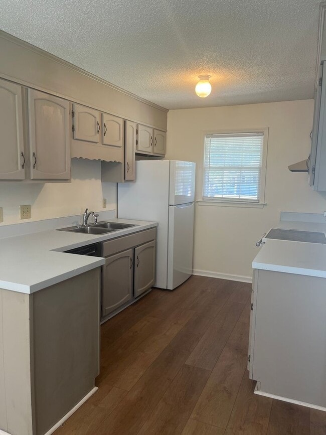 Photo - 3 Bedroom 2 Bath Ranch Home in the College Park Subdivision.
