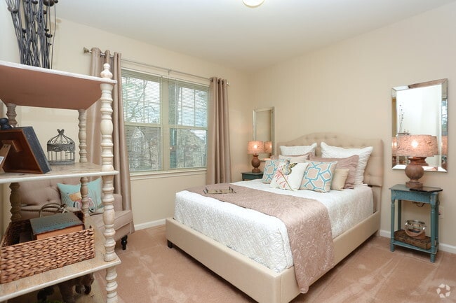 Photo - HearthSide Sugarloaf- Adult 62+