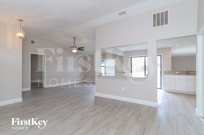 Photo - 1013 Dartmoor Pl