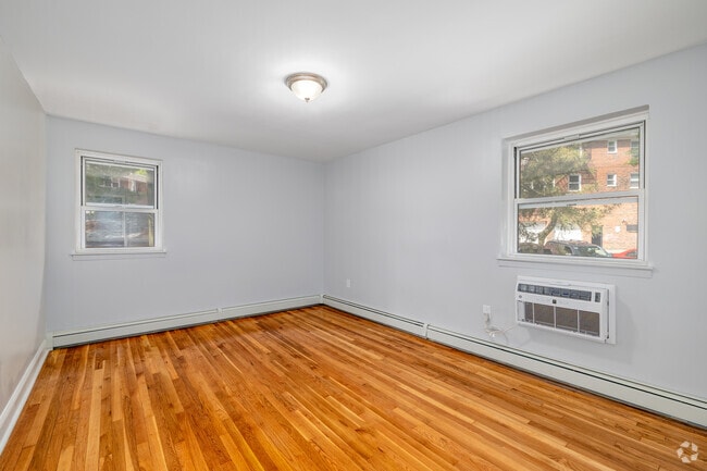 1BR, 1BA - 671SF - Bedroom