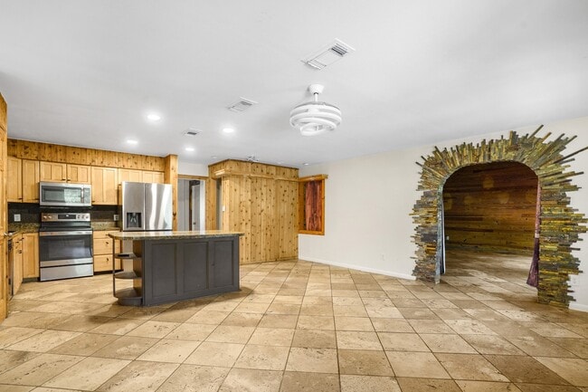 Photo - 700 Anderson Rd