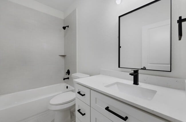 Photo - 2619 Delafield St