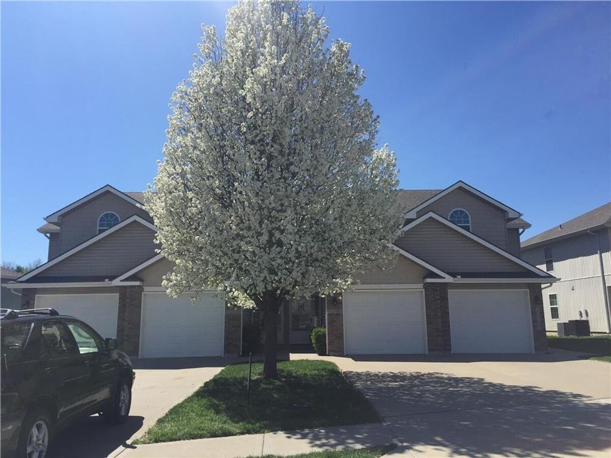 2 bedroom, 2.5 bath townhome in Oak Valley Estates - 2 bedroom, 2.5 bath townhome in Oak Valley Estates