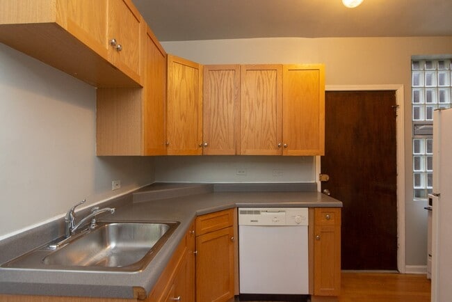 Photo - 4220 N Paulina St Unidad E05P