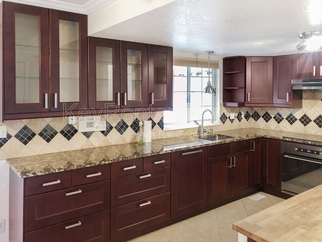 Photo - 2676 Perry St