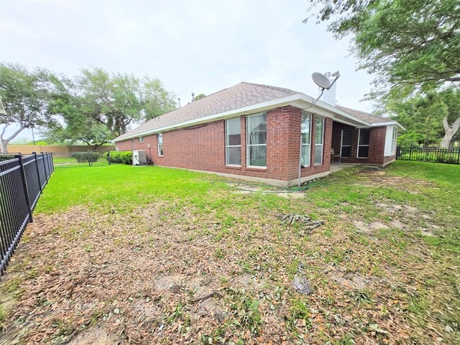 Building Photo - 4018 N Crystal Lake Cir