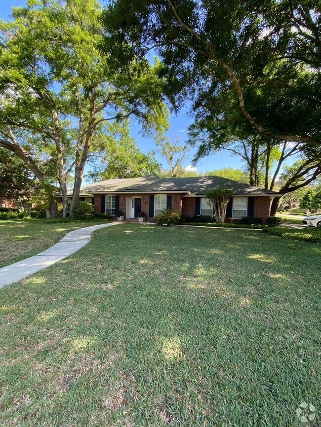Building Photo - 1884 Plantation Oaks Dr Rental
