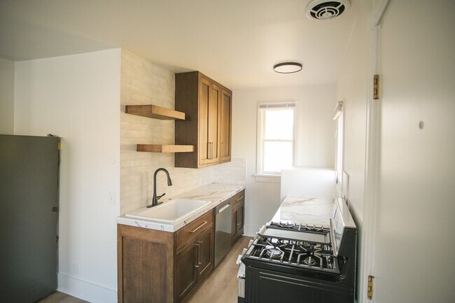 Building Photo - 30 S 1200 E Unit 1