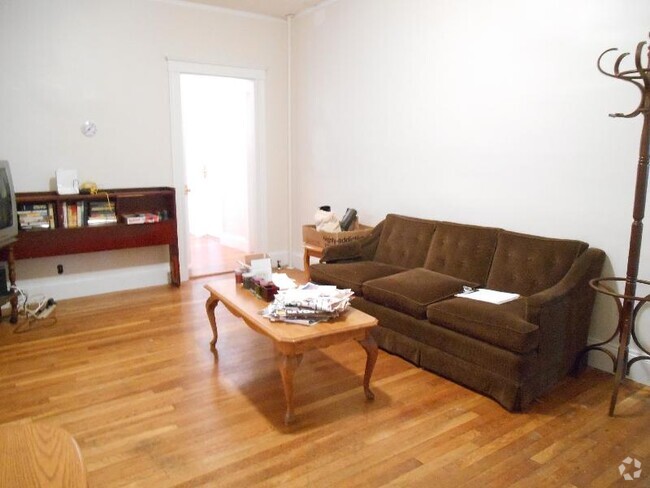 Building Photo - 40 Orchard Rd Unit 2 Rental