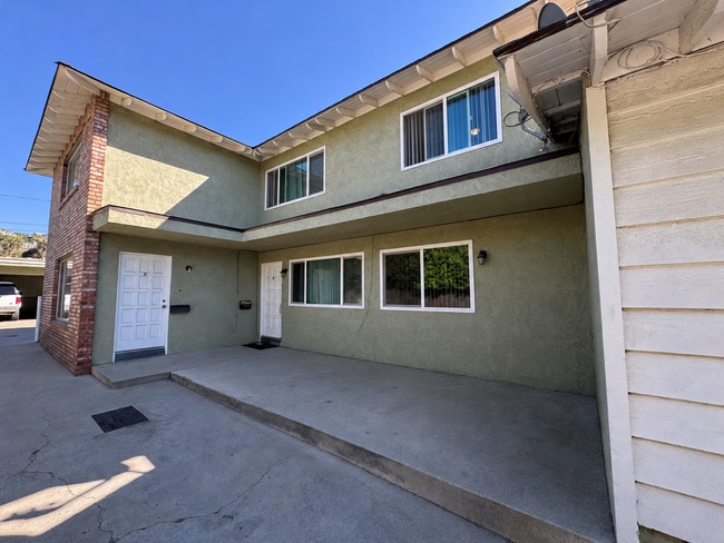 211 E Santa Paula St