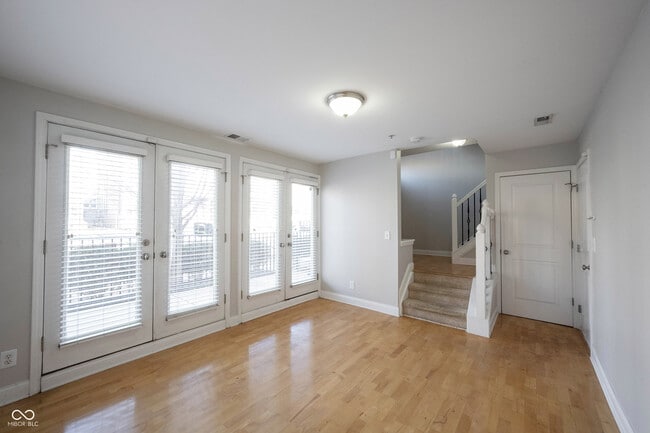 Photo - 515 E New York St