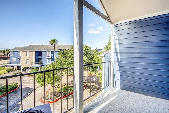 Building Photo - 18511 Egret Bay Blvd Unit 402 Rental