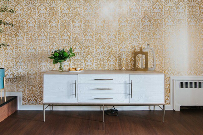 Photo - Aristocrat Apts - Aspiring to Antastafae