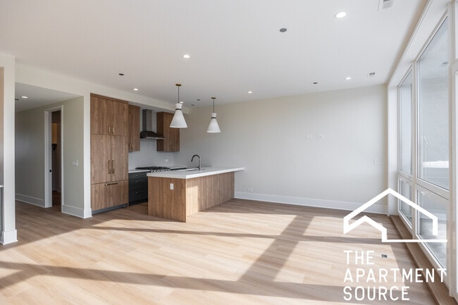 Photo - 1625 W Grand Ave