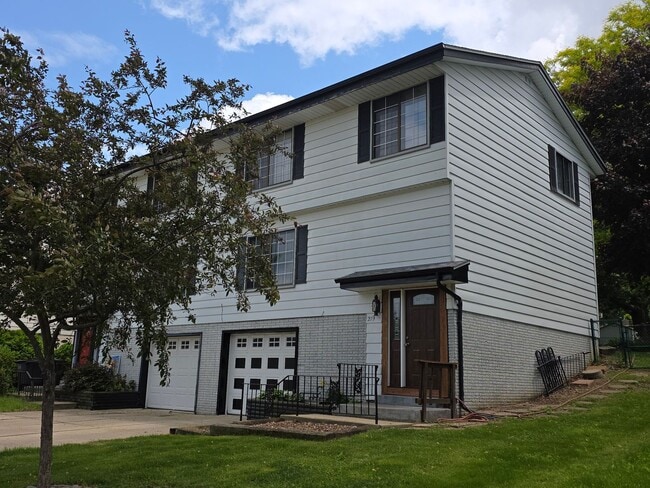 3 bedroom Mukwonago townhome - 3 bedroom Mukwonago townhome