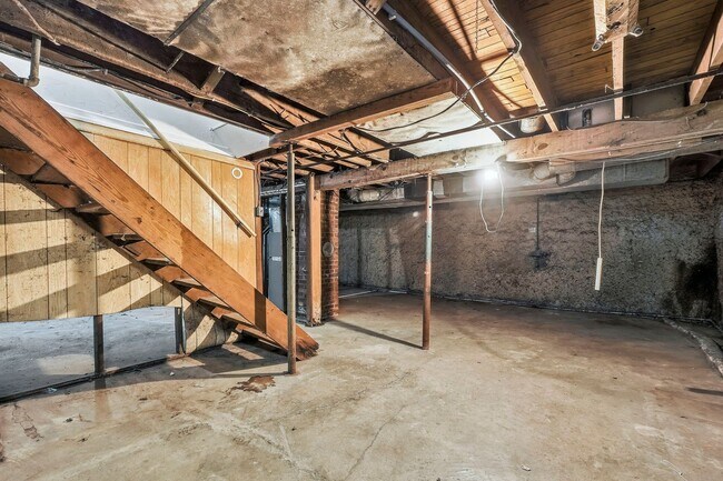 Photo - Spacious 4 Bedroom House with New Updates