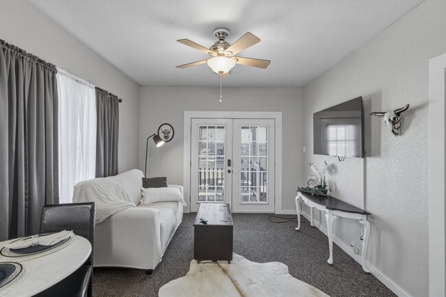 Building Photo - 701 Pine St Unit 701-3