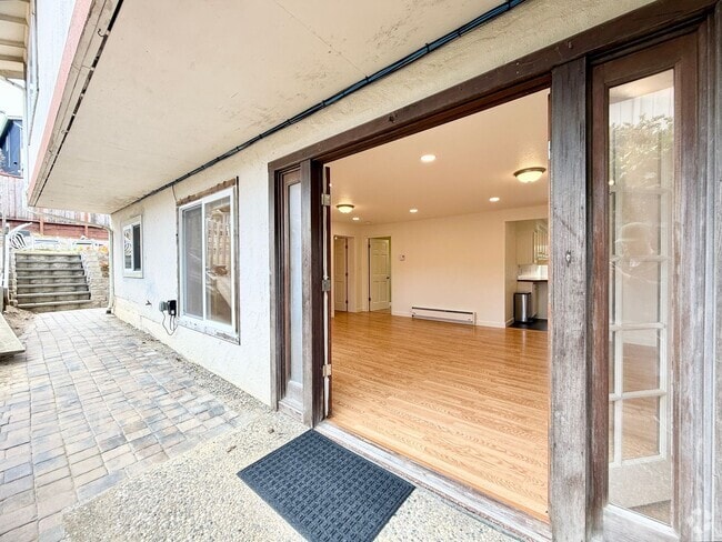 Building Photo - Coastal Living at its Finest (In-Law Suite... Rental