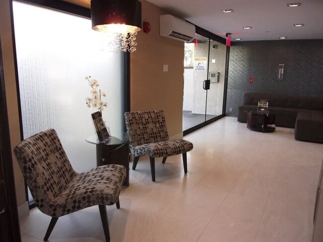 Photo - 11050 Strathmore Dr Unidad 1