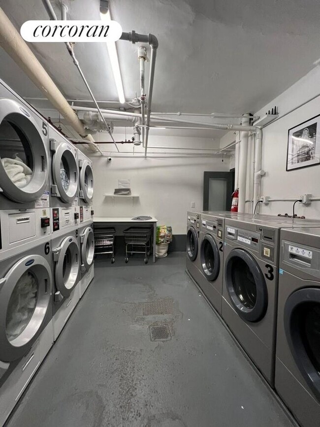 Photo - 49 W 72nd St