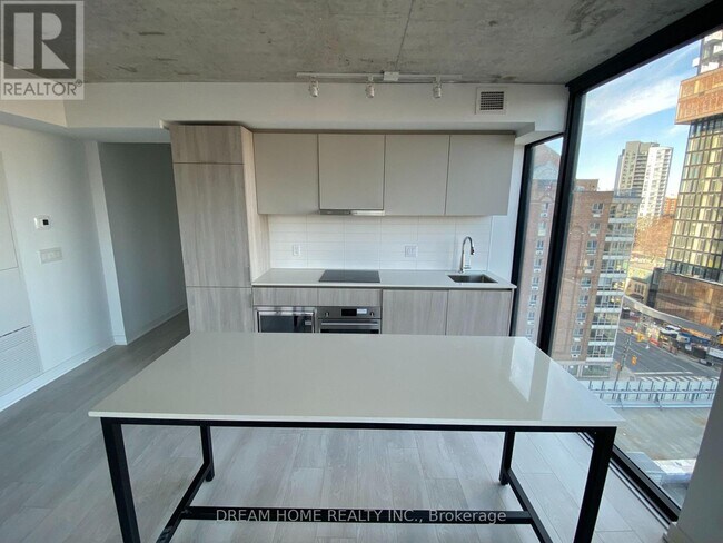 Photo - 47 Mutual St Unit 807