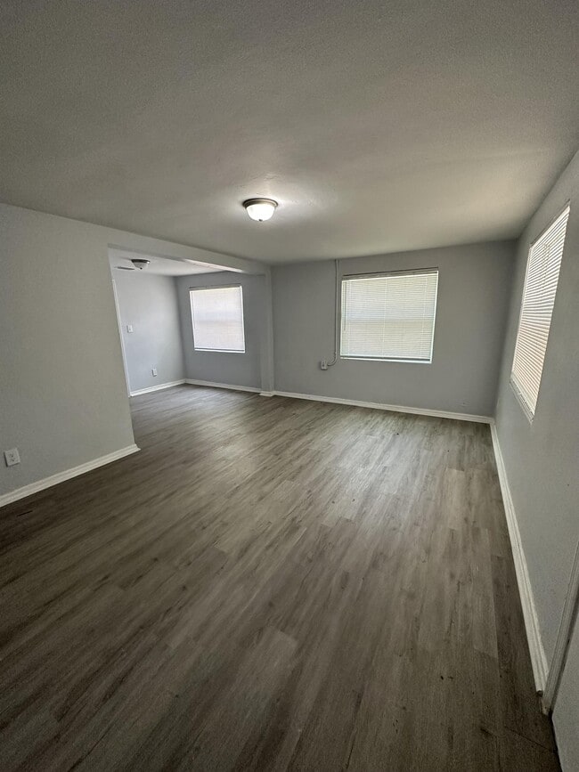 Photo - 9050 7th Ave