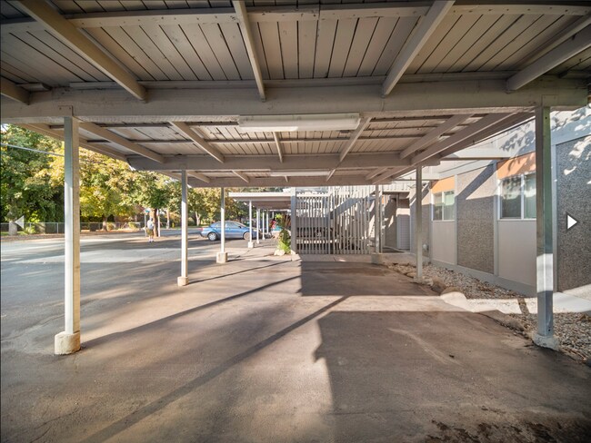 Photo - DESIRABLE MILLWOOD NEIGHBORHOOD ON TREE LINED STREET Unidad 8921