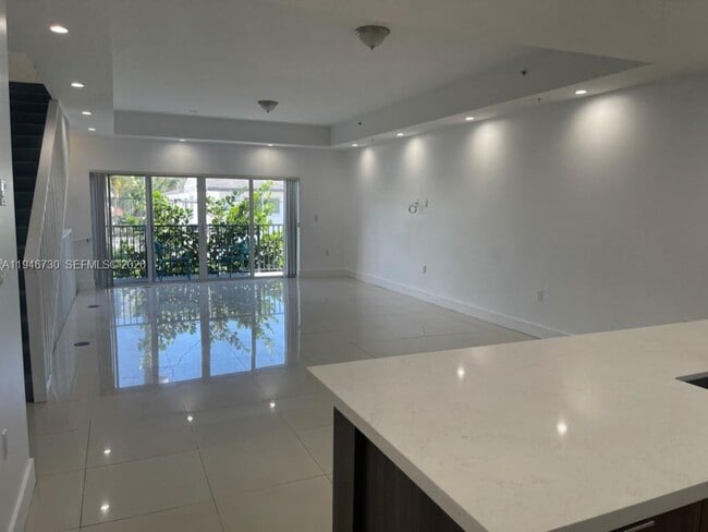 Photo - 1813 Madison St