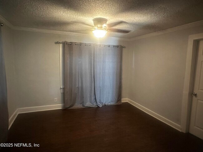 Photo - 2628 Myra St