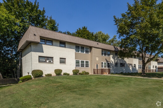 Building Photo - Village Crest Apartments