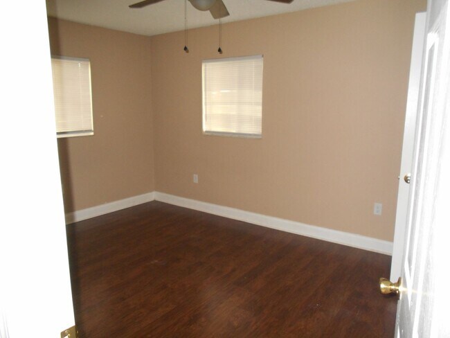Photo - Three bedroom two bath - North Lakeland