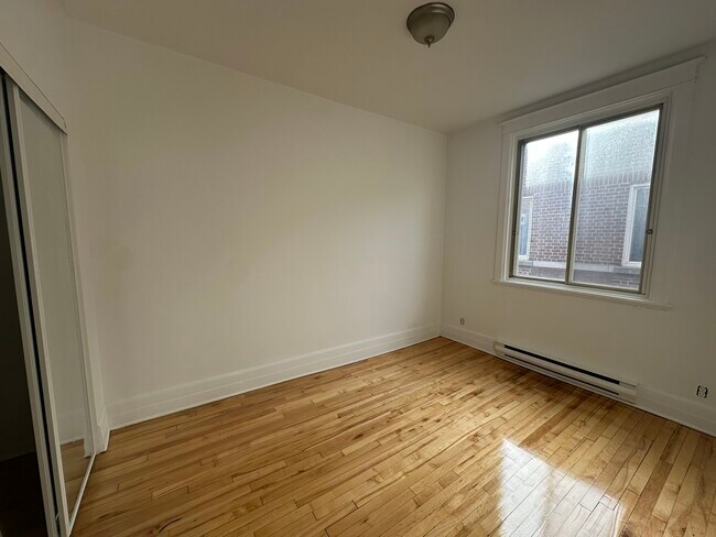 Photo - 2154-2160 rue Mont-Royal Est