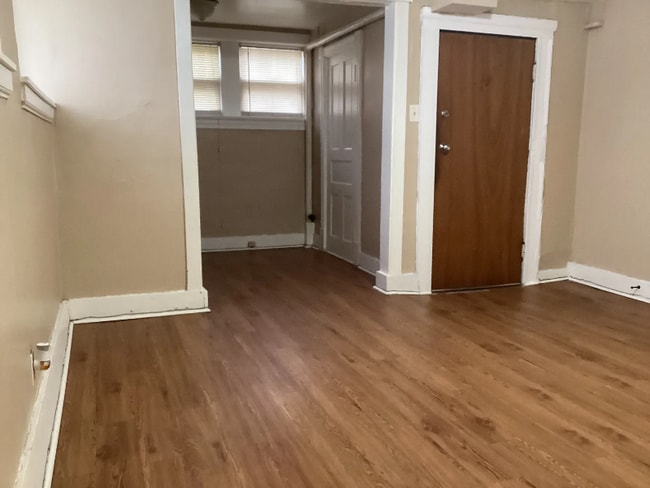 Building Photo - 4423 S Indiana Ave