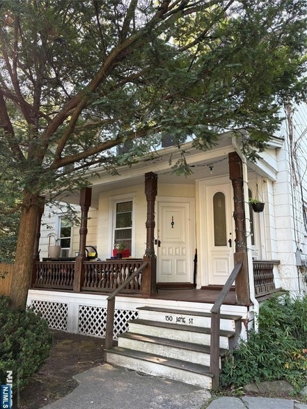 Photo - 150 Jane St
