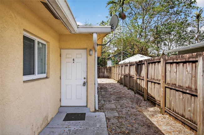 Photo - 709 SW 13th Ave Unit 4