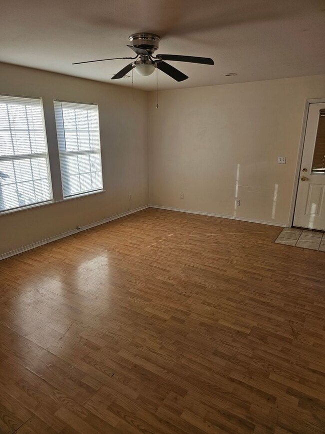 Photo - 2BD/1BA Duplex