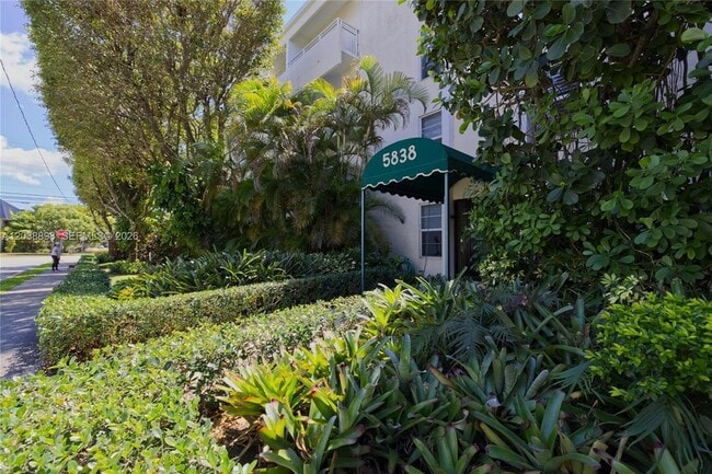 Photo - 5838 SW 74th Terrace Unit 317