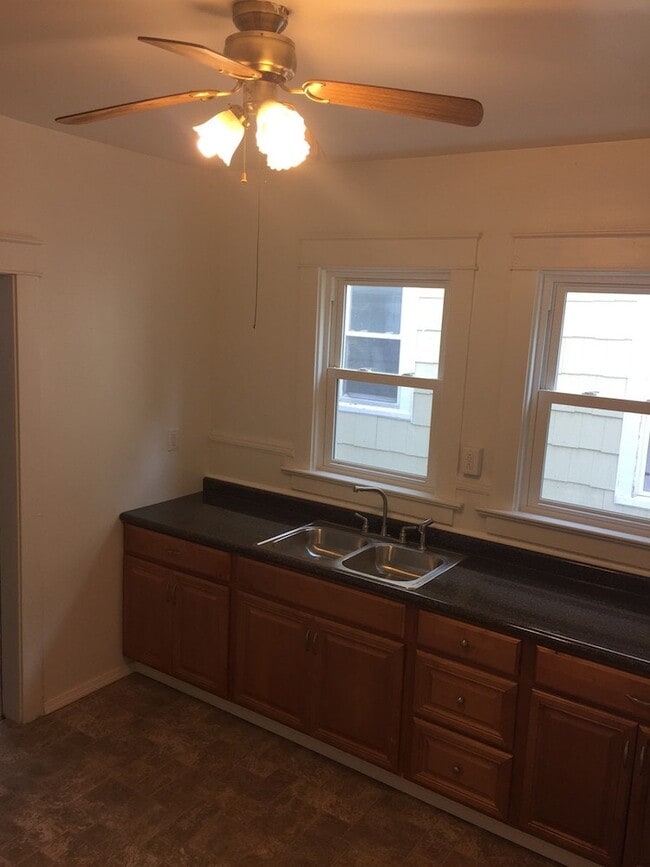 Photo - 258 E 29th St