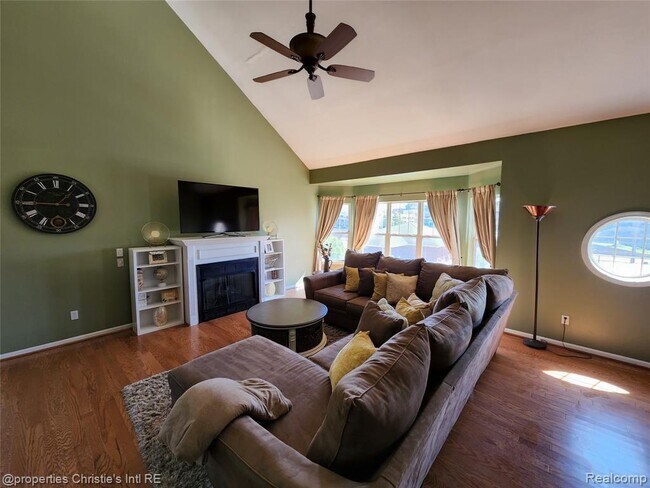 Photo - 135 Winder St