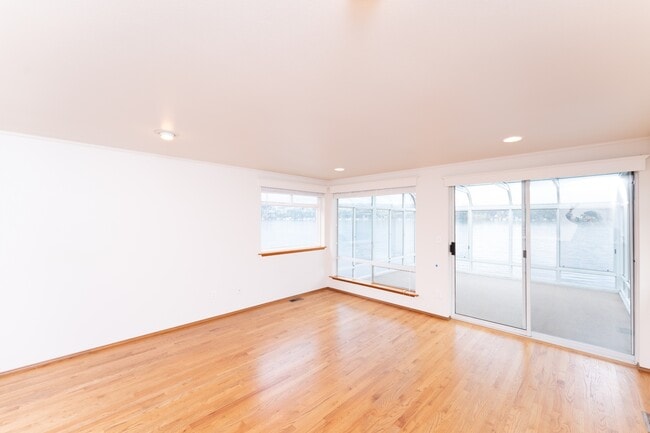 Photo - 10358 Riviera Pl NE