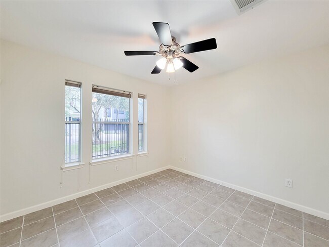 Photo - 3010 La Branch St