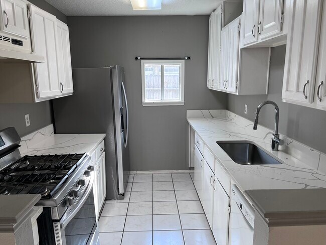 Photo - 15811 Beechnut St