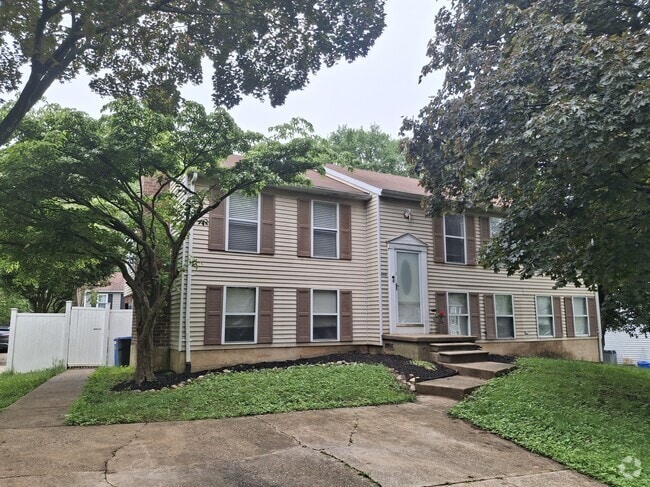 Building Photo - 3906 Pinedale Dr Rental