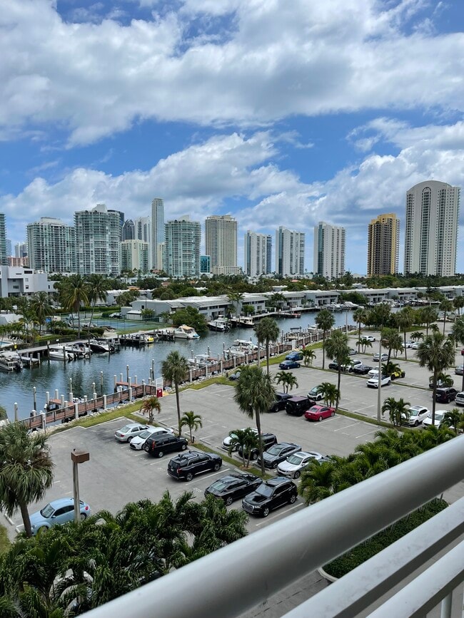 Building Photo - 400 Kings Point Dr Unit 627