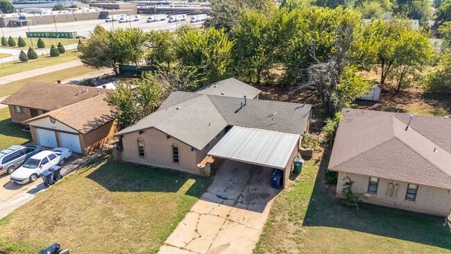 Photo - Charming 5-bedroom, 1.5-bathroom home