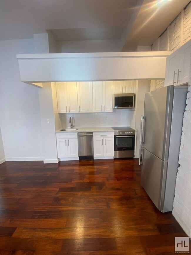 Photo - CENTRAL AVENUE / Spacious Bushwick 1 Bed 1-Bath Unidad 1